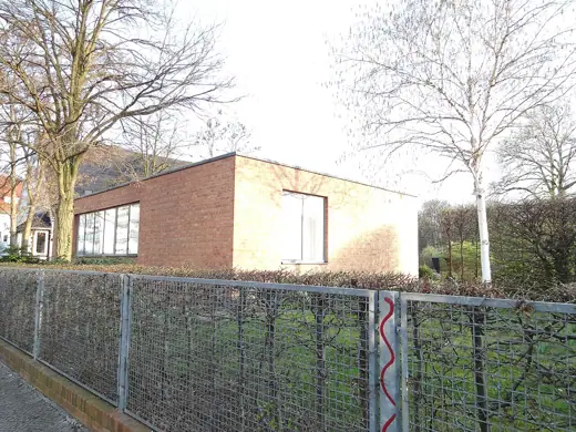Photo 2: Exterior · denkmalgeschütztes Bauwerk (Haus Lemke) in der Oberseestraße in Berlin-Alt-Hohenschönhausen