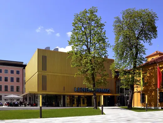 Photo 2: Exterior