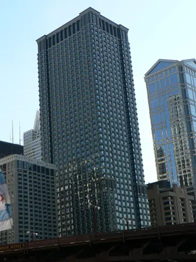 Photo 1: Exterior