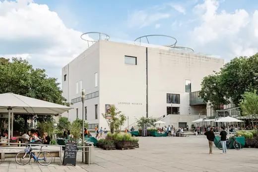 Photo 3: Exterior · Haupthof MuseumsQuartier Wien mit Leopold Museum