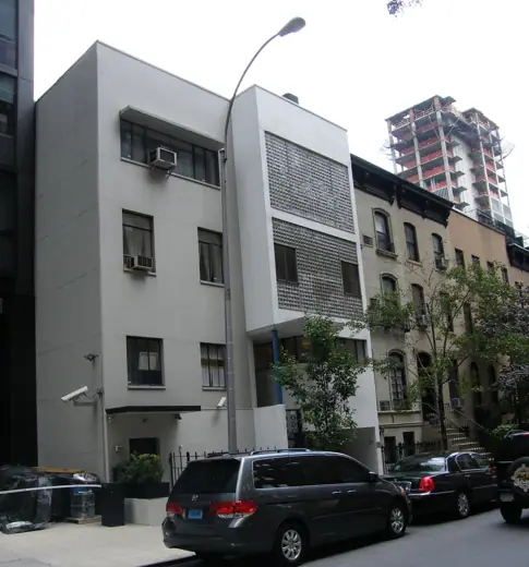 Photo 2: Exterior