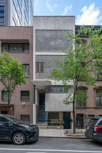 Photo 3: Exterior
