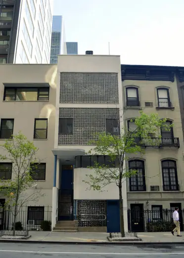 Photo 4: Exterior