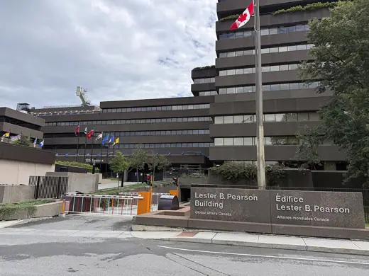 Photo 1: Exterior · Lester B