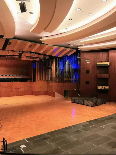 Photo 2: Exterior