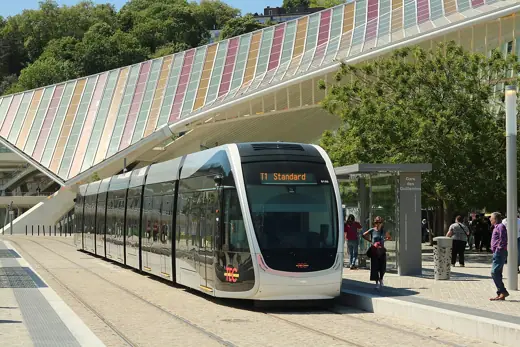 Photo 4: Exterior · Liège tramway T1 au gare de Liège Guillemins