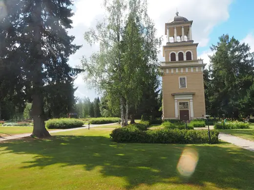 Photo 3: Exterior