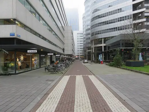Photo 5: Detail · Weena-Zuid, Rotterdam bij Lijnbaan (links) richting Karel Doormanstraat, 2024