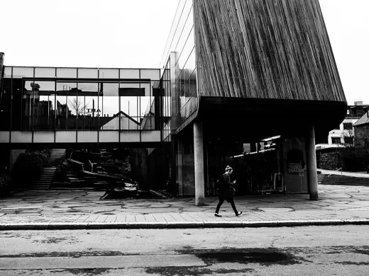 Photo 2: Exterior