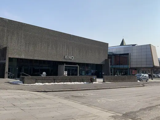 Photo 3: Exterior