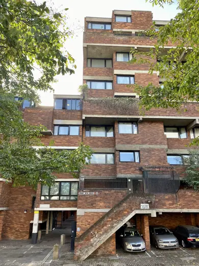 Photo 4: Interior