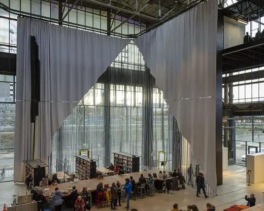 Photo 4: Exterior · Bibliotheek Tilburg in de LocHal net na de opening op 2 januari 2019