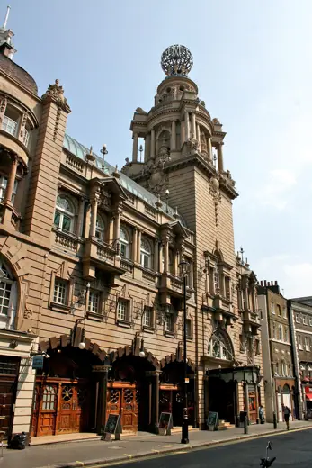 Photo 2: Exterior