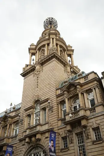 Photo 4: Exterior