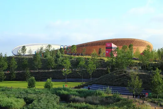 Photo 5: Exterior
