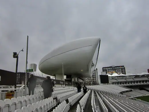 Photo 4: Exterior