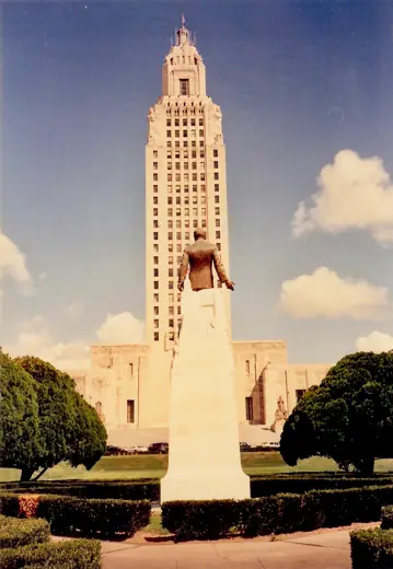 Photo 4: Exterior