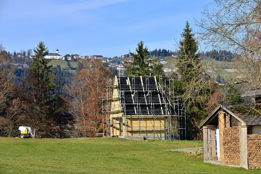 Photo 4: Exterior