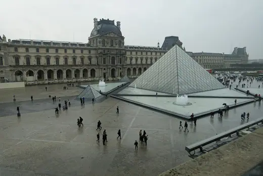 Photo 2: Exterior · Louvre 12-24