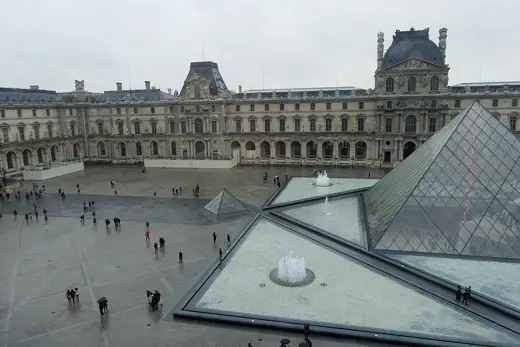 Photo 3: Exterior · Louvre 12-24