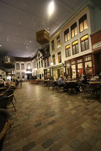 Photo 6: Interior