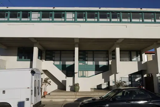 Photo 2: Exterior