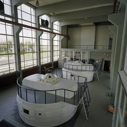Photo 3: Interior · Gemaal Lovink: Interieur met pompen (opmerking: Gefotografeerd voor Monumenten van Herrezen Nederland)