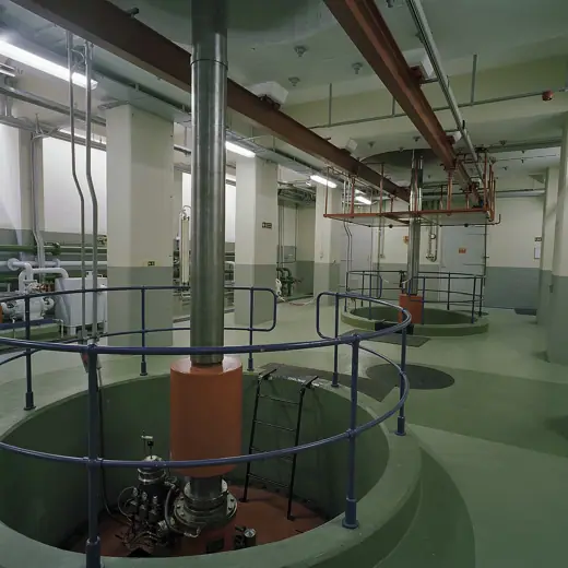 Photo 4: Interior · Gemaal Lovink: Interieur van de kelder (opmerking: Gefotografeerd voor Monumenten van Herrezen Nederland)