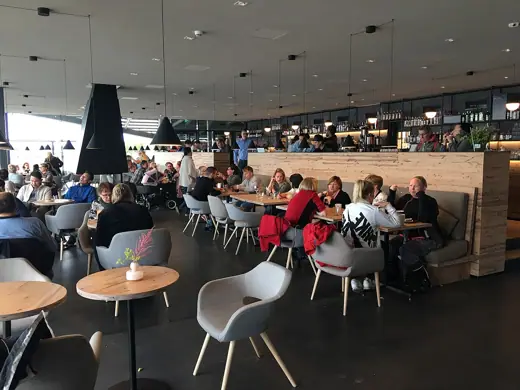 Photo 5: Interior · Helsingin Hernesaaressa sijaitsevan Löyly -saunakompleksin ravintola