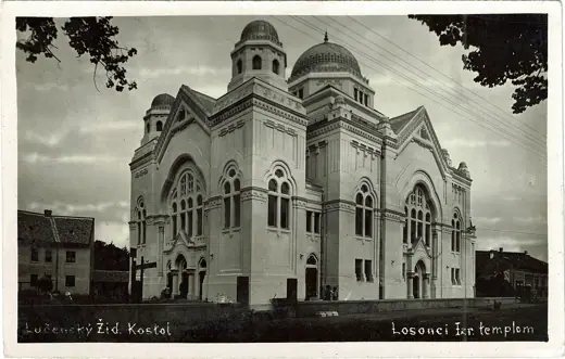 Photo 2: Exterior