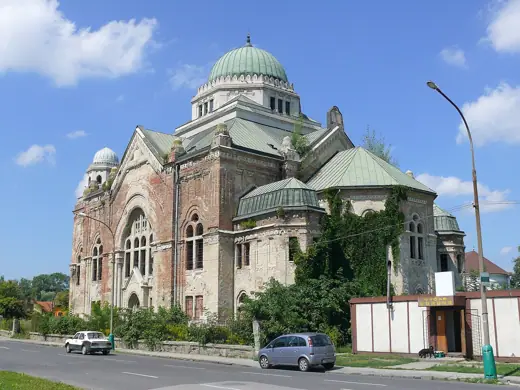 Photo 3: Exterior