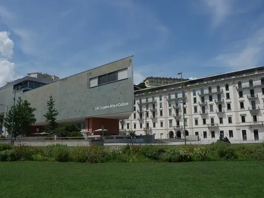 Photo 1: Exterior