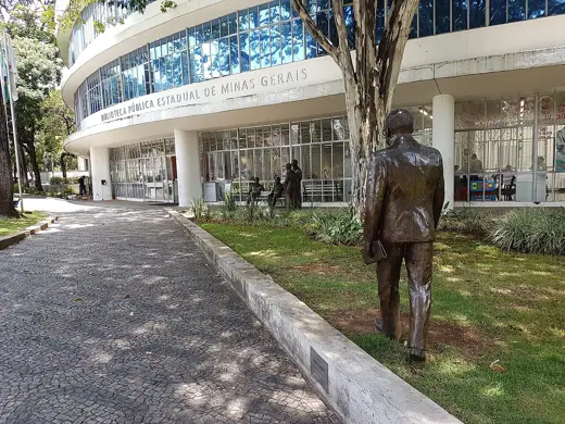 Photo 2: Exterior