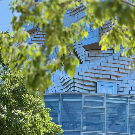 Photo 2: Exterior