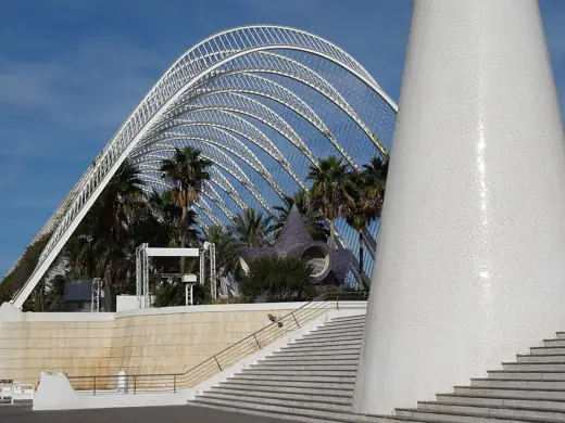Photo 4: Exterior