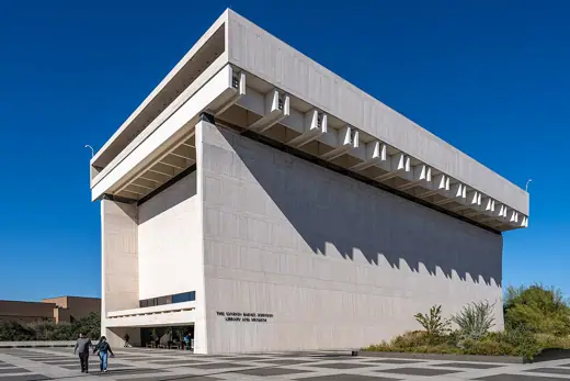 Photo 2: Exterior · Austin, TX