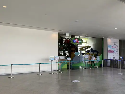 Photo 5: Interior