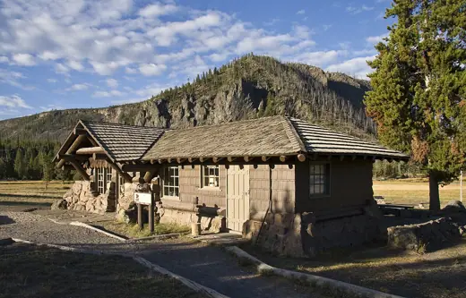 Photo 2: Exterior