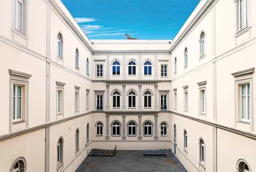 Photo 1: Exterior · Museo Madre