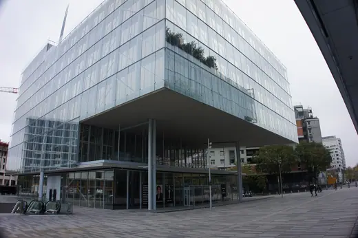 Photo 1: Exterior
