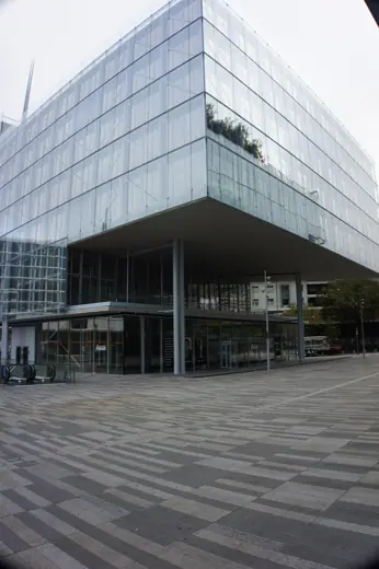 Photo 2: Exterior