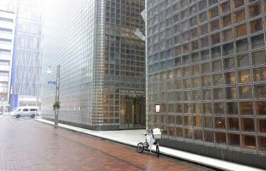 Photo 4: Exterior · Maison Hermès, Tokyo, Japan