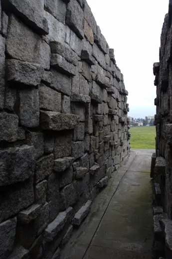 Photo 5: Detail · Monument to the victims of the Concentration Camp, side detail