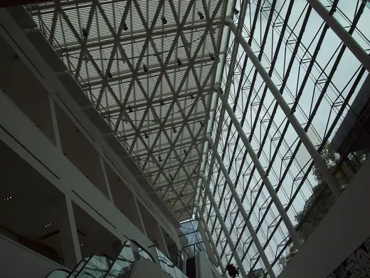 Photo 4: Exterior · Estructura del peculiar techo del Malba, vista desde el comienzo de las escaleras