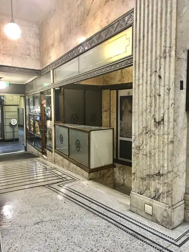 Photo 4: Interior