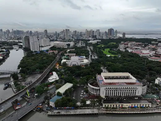 Photo 7: Context · Manila