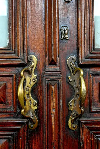 Photo 5: Detail · Handle - Train station, Maputo, Mozambique