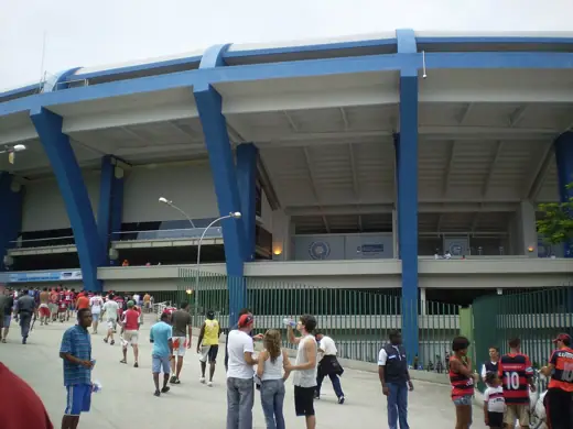 Photo 4: Context · Estádio do Maracanã from street level