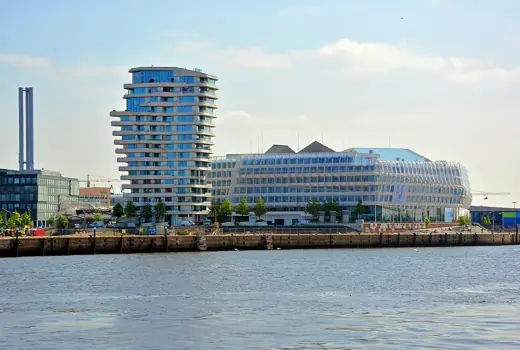 Photo 3: Exterior · Der Marco-Polo-Tower und das Unilever-Haus in Hamburg, Juli 2013