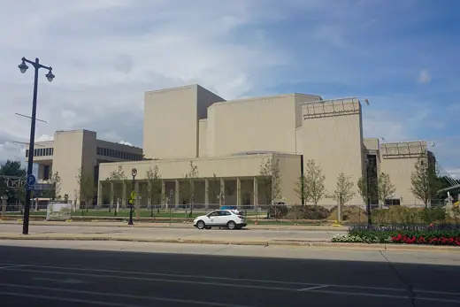 Photo 1: Exterior